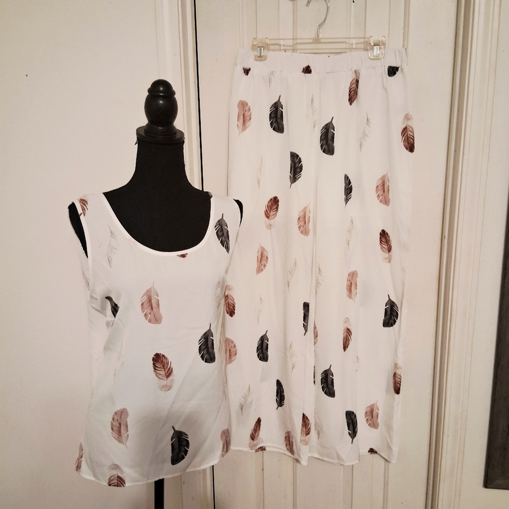 Women Feather Print White Pant Set
